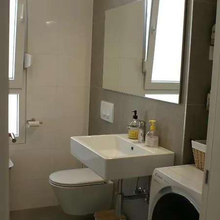 Carmen, Znjan, Split