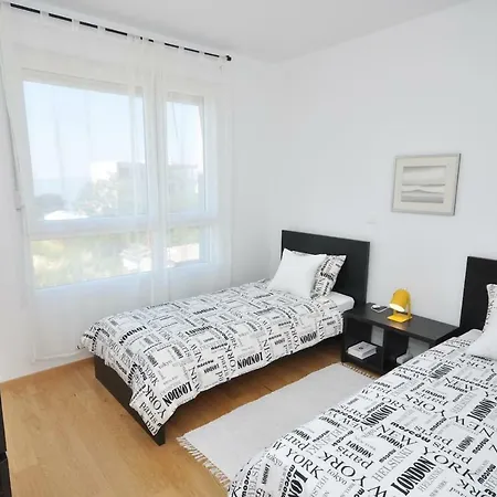 Carmen, Znjan, Apartment