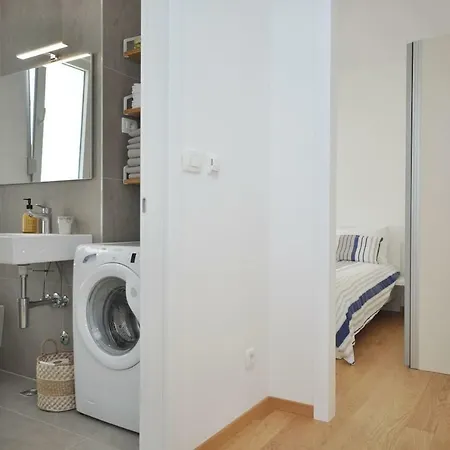 Carmen, Znjan, * Split