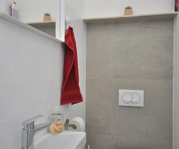 Apartman Carmen, Znjan, *