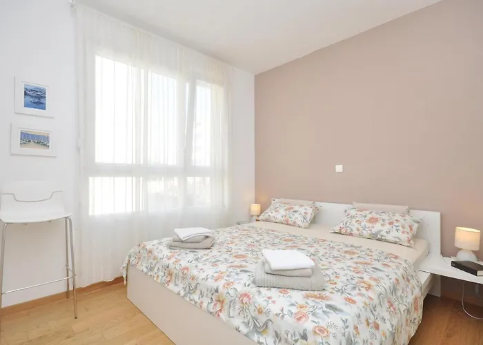 Apartman Carmen, Znjan, *