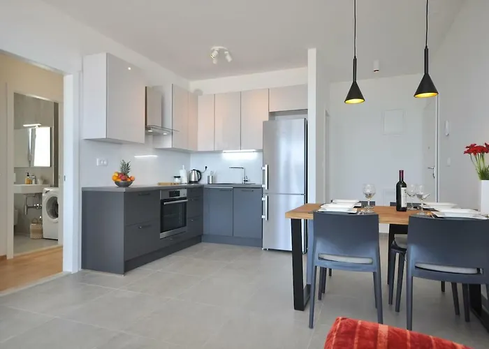 Carmen, Znjan, Apartman