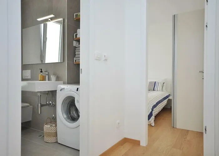 Carmen, Znjan, * Split