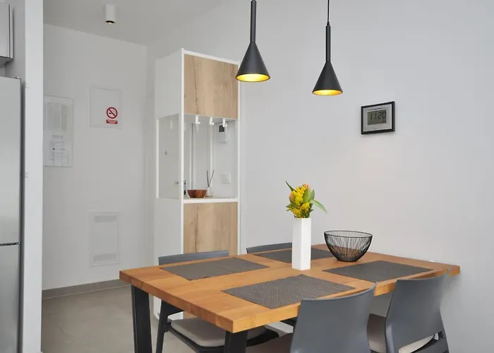 Carmen, Znjan, Apartamento *